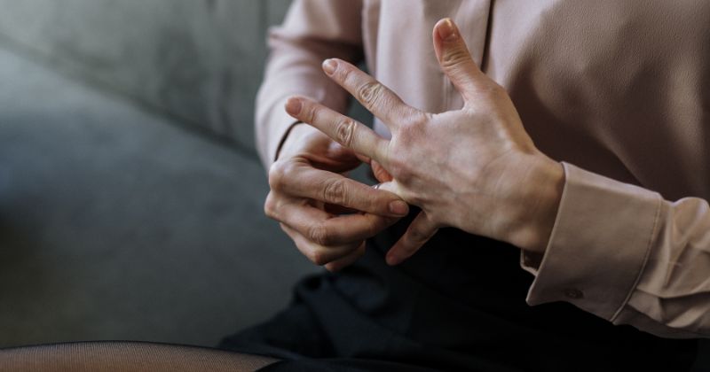 Vợ bị trầm cảm dẫn đến nguy cơ tan vỡ hôn nhân (Ảnh: Sưu tầm Internet)