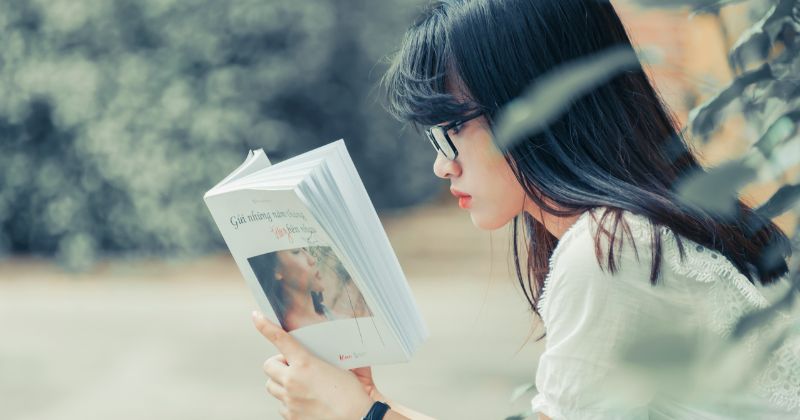 Đọc sách giúp giảm căng thẳng, mệt mỏi (Ảnh: Sưu tầm Internet)