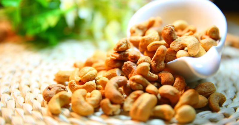 Hạt điều chứa nhiều khoáng chất Magie cực kỳ tốt cho mẹ  (Ảnh: Sưu tầm Internet)