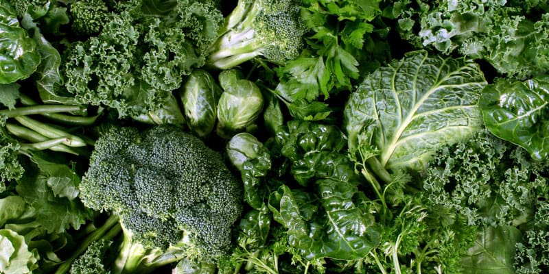 Các loại rau có lá màu xanh đậm là nguồn cung cấp canxi dồi dào cho cơ thể. (Ảnh: Sưu tầm Internet)
