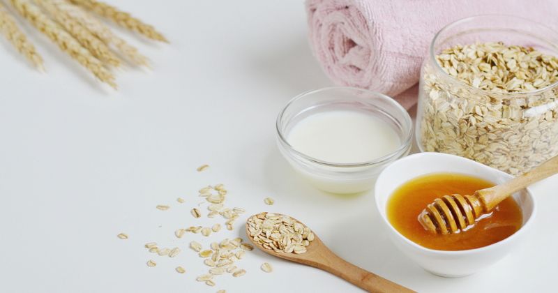 Đắp mặt sữa mẹ với yến mạch giúp dưỡng trắng rất tốt. (Ảnh: Sưu tầm Internet)