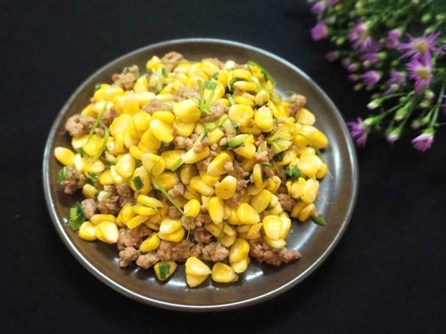 Ngô ngọt hấp thịt bò. (Ảnh: Sưu tầm Internet)