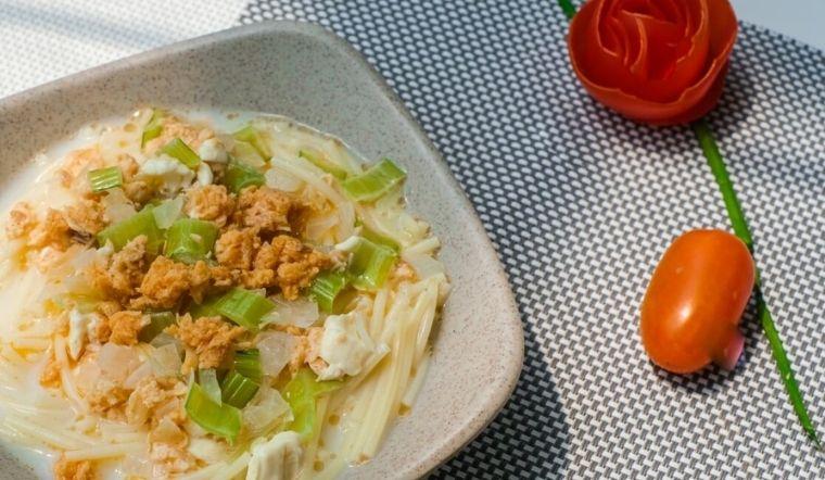 Lựa chọn các loại mì làm từ rau củ để cho bé ăn dặm. (Ảnh: Sưu tầm internet)