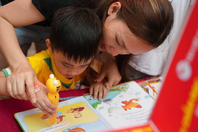 Bút chấm đọc - Học tiếng Anh Tân Việt: Chấm vào đâu, đọc ở đó