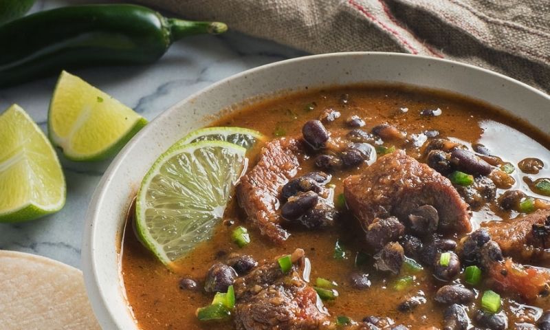 Đậu đen nấu sườn siêu dinh dưỡng. (Ảnh: Nguồn Internet)