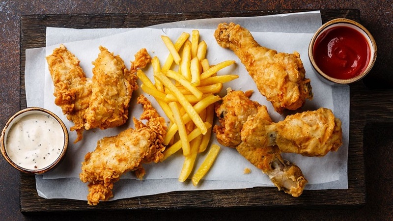 Một số thực phẩm chứa nhiều chất béo không tốt cho cơ thể. (Ảnh: Sưu tầm Internet)