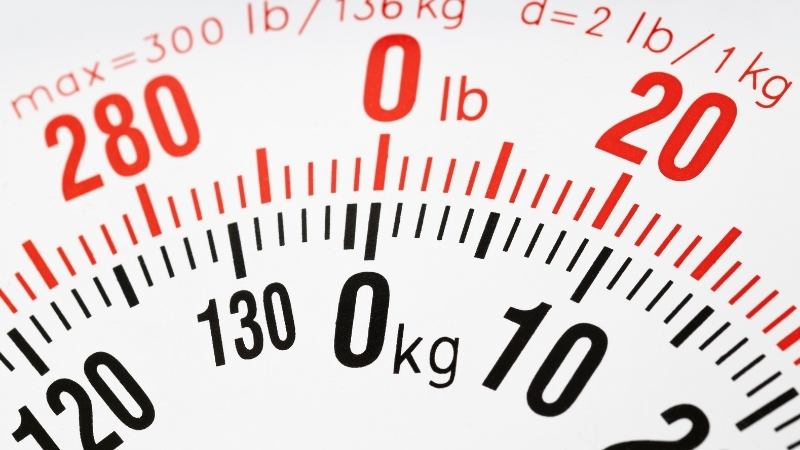 Trọng lượng và khối lượng. (Ảnh: Canva.com) 