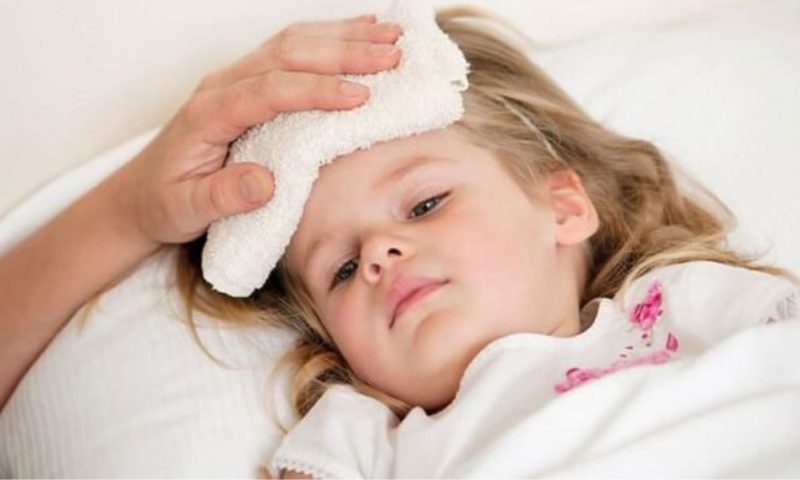 Cha mẹ cần lưu ý những điều trên khi chăm sóc trẻ bị cảm cúm (Nguồn: Sưu tầm internet)