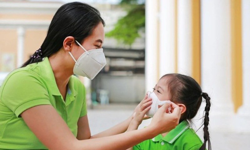 Tránh tiếp xúc trực tiếp với người bị cảm cúm hoặc có dấu hiệu cảm cúm (Nguồn: Sưu tầm internet)