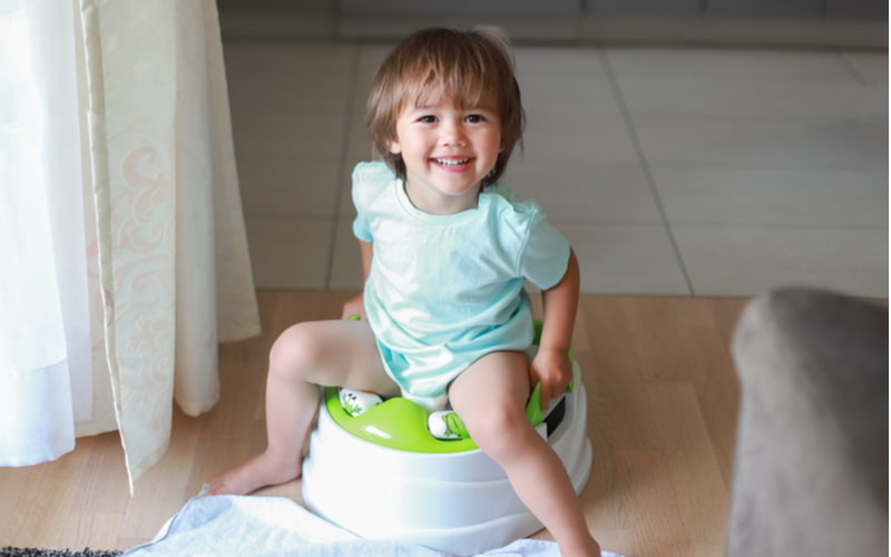 Mẹ hãy lựa chọn chiếc bô có hình dáng sinh động để bé thích thú. (Ảnh: Shutterstock.com)