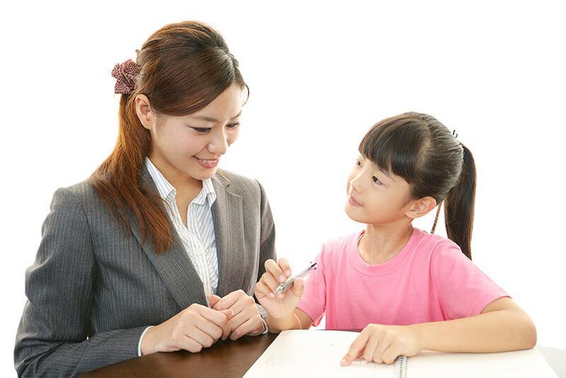 Không tạo áp lực cho bé trong cách dạy bé 5 tuổi tập viết. (Ảnh: Sưu tầm Internet)