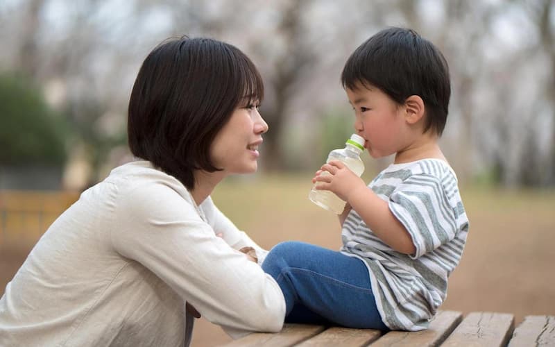 Tích cực trò chuyện cùng con. (Ảnh: Internet)