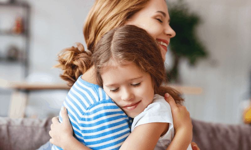 Thường xuyên tâm sự và chia sẻ những khó khăn mà con gặp phải. (Ảnh: Nguồn Internet)