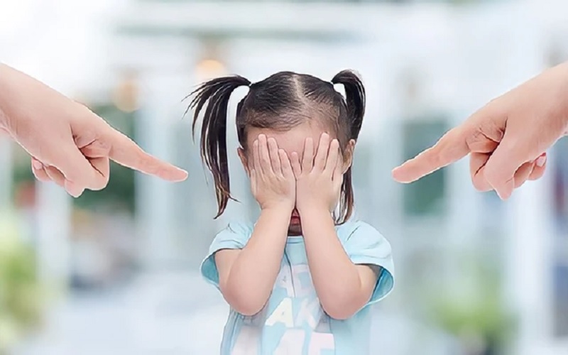 Bố mẹ có thể đặt ra những quy tắc nếu con nói bậy. (Ảnh: Sưu tầm internet)