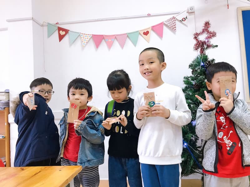 Những điều ba mẹ cần lưu ý khi dạy trẻ 6 tuổi. (Ảnh: Sưu tầm Internet)