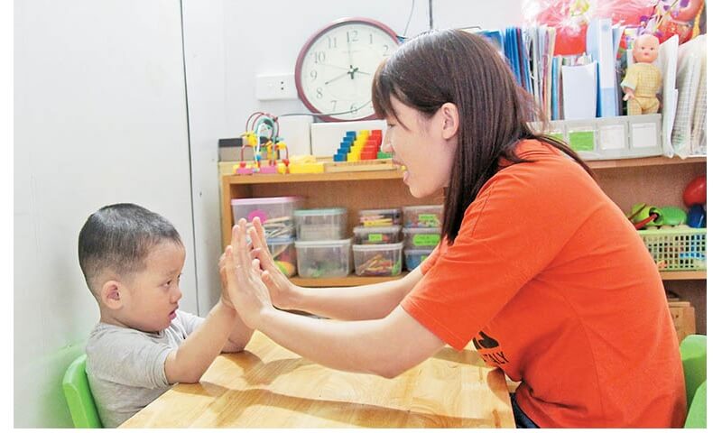 Ngôn ngữ của trẻ tự kỷ chậm phát triển. (Ảnh: Sưu tầm internet)