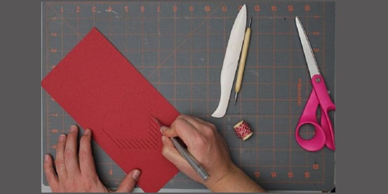 Cắt đường đen trên hình trái tim. (Ảnh: Sưu tầm Internet)