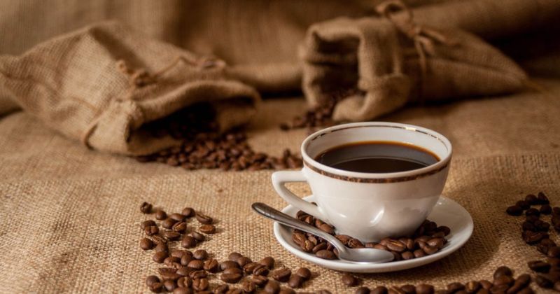 Không sử dụng chất kích thích trong thời kỳ cho con bú. (Ảnh: Sưu tầm Internet)