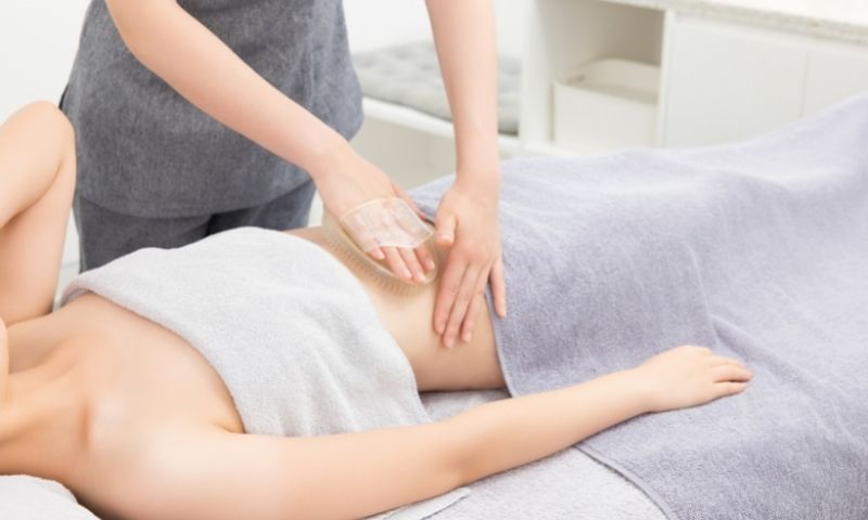 Mát xa giảm mỡ bụng sau sinh. (Nguồn: Ảnh Internet)