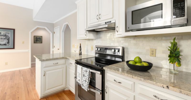 Không được sử dụng lò vi sóng để rã đông. (Ảnh: Sưu tầm Internet)