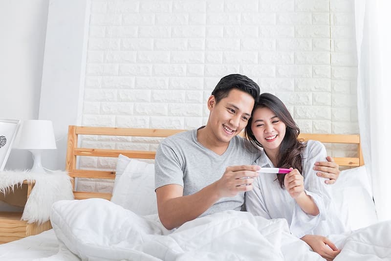 Quan hệ vợ chồng thế nào để tăng khả năng thụ thai? (Ảnh: Internet)