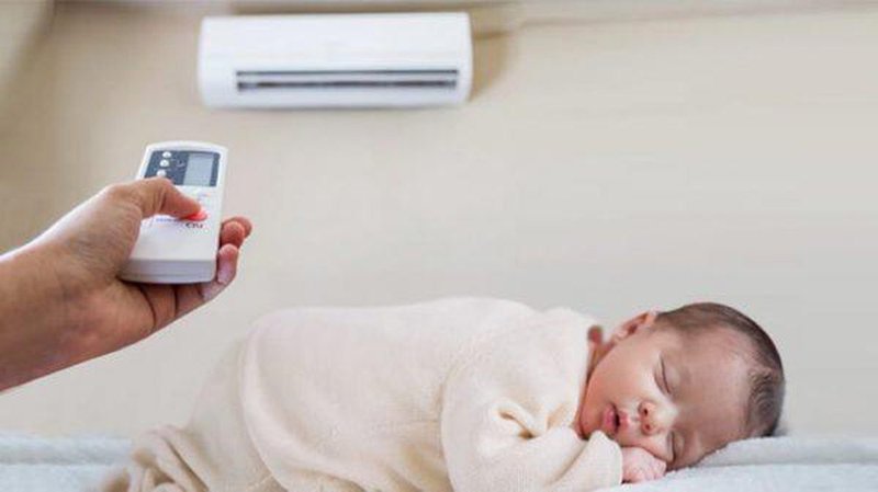 Giữ phòng luôn ấm, kín gió để phòng ho cho trẻ (Ảnh: Sưu tầm internet)