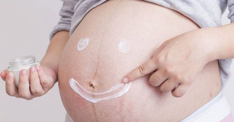 Bôi kem trị rạn là phương pháp an toàn mẹ có thể cân nhắc (Ảnh: Sưu tầm Internet)