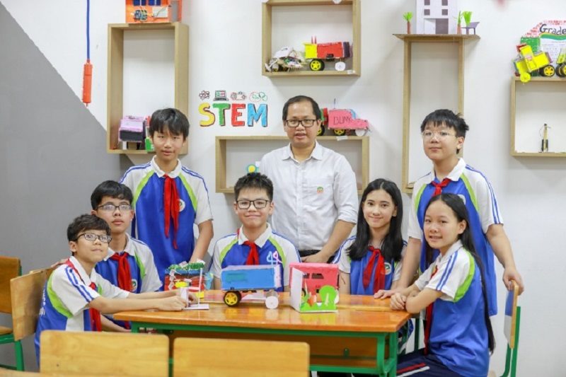 Tìm hiểu tham gia nhiều CLB bên ngoài trường tổ chức. (Ảnh: Sưu tầm internet)