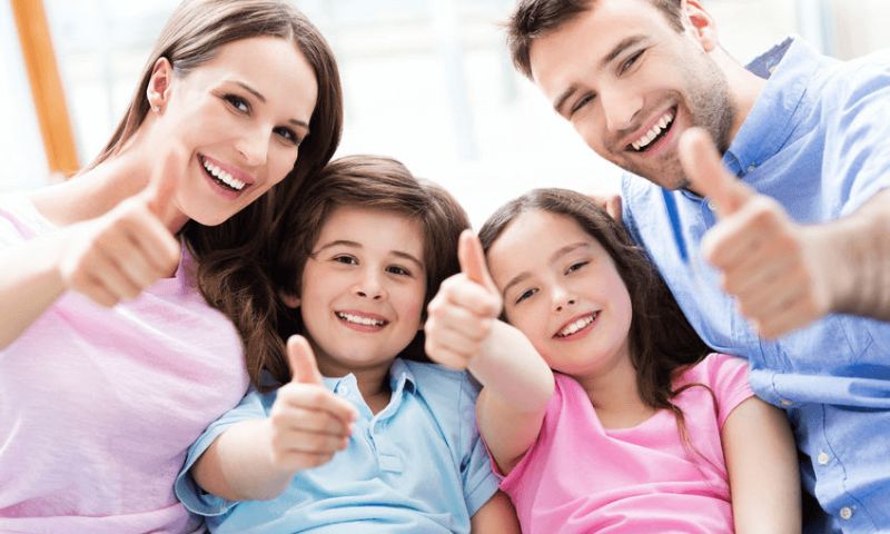 Dùng lời khuyên nhẹ nhàng khi dạy con. (Ảnh: Nguồn Internet)