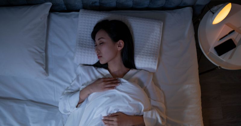 Nghỉ ngơi đầy đầy đủ hỗ trợ khắc phục chậm kinh sau sinh (Ảnh: Sưu tầm Internet)