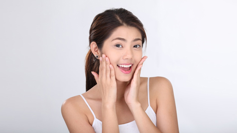 Dạy con cách chăm sóc cơ thể trong thời kỳ kinh nguyệt. (Ảnh: Nguồn Internet)