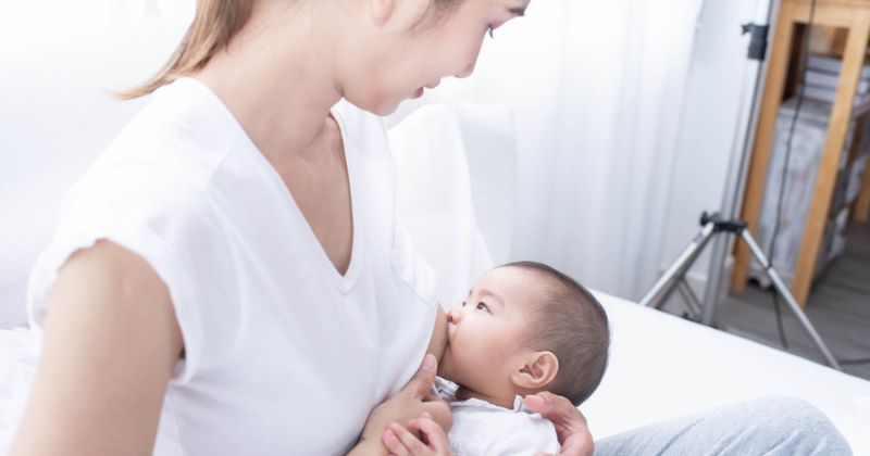 Lưu ý khi vừa uống Panadol, vừa cho con bú (Ảnh: Sưu tầm Internet)