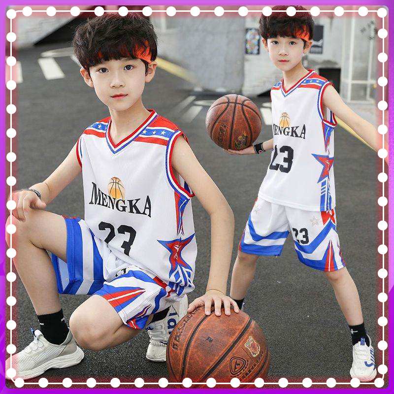 Bộ quần áo thể thao dành cho bé trai 9 - 10 tuổi. (ảnh: Sưu tầm internet)