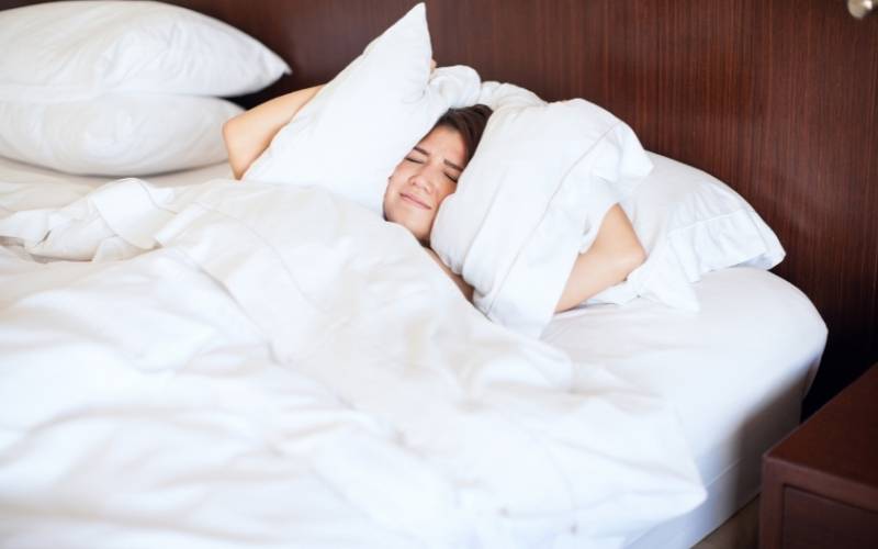 Mất ngủ khiến con người mệt mỏi. (Ảnh: Canva.com)