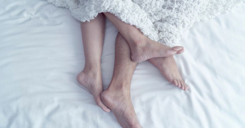 Quan hệ tình dục an toàn giúp hạn chế tình trạng khô âm đạo sau sinh (Ảnh: Sưu tầm Internet)