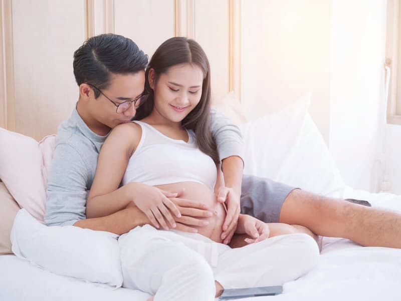 Chọn tư thế phù hợp để quan hệ trong thai kỳ an toàn. (Ảnh: Internet)
