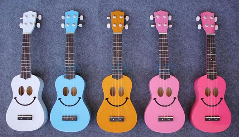 Mẫu đàn guitar nhỏ dành cho bé 1 tuổi. (Ảnh: Sưu tầm Internet)