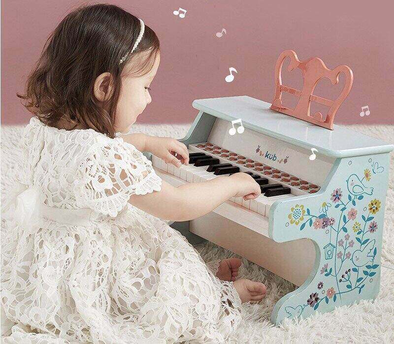 Đàn rất có lợi với sự tự tin và khả năng giao tiếp của trẻ. (Ảnh: Sưu tầm Internet)