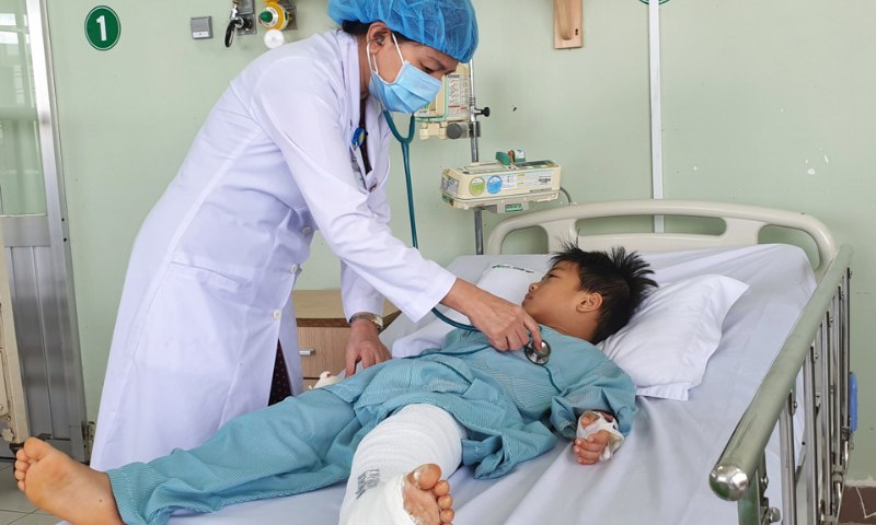 Khi nào trẻ bị ngã bố mẹ cần đưa trẻ đến các cơ sở y tế kịp thời? (Nguồn: Sưu tầm Internet)