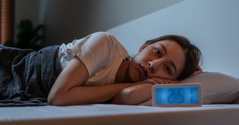 Phụ sản bị stress thường khó đi vào giấc ngủ và thức giấc giữa đêm (Ảnh: Sưu tầm Internet)