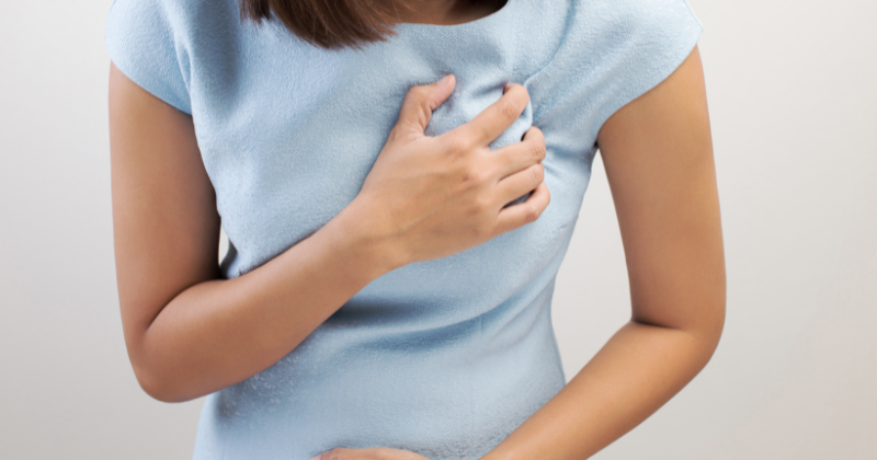 Mặc áo ngực thoải mái giúp giảm đau nhói cục cứng khi cho con bú (Ảnh: Sưu tầm Internet)