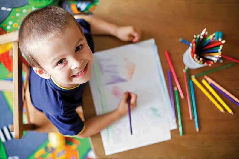 Khi vẽ trí tưởng tượng của bé được bay cao bay xa. (Ảnh: Sưu tầm Internet)