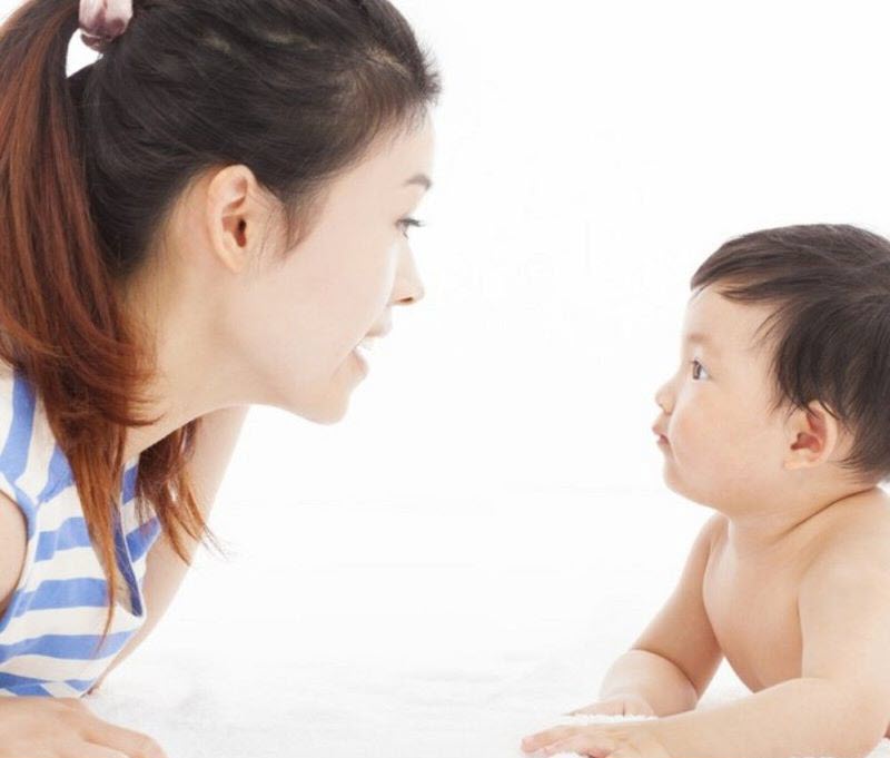 Giáo dục trẻ 3 tháng tuổi như thế nào. (Ảnh: meonuoicon.com)