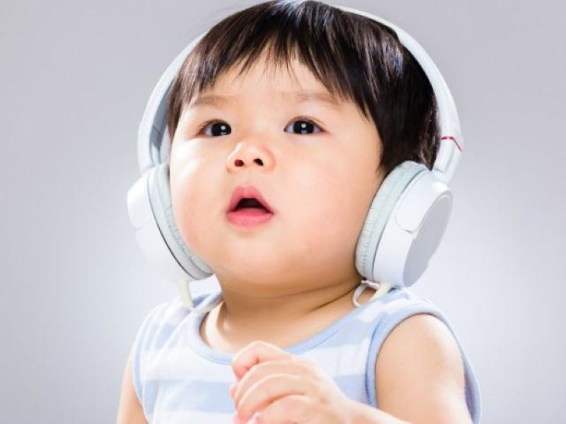 Dạy trẻ 3 tháng tuổi những gì. (Ảnh: Sưu tầm Internet)