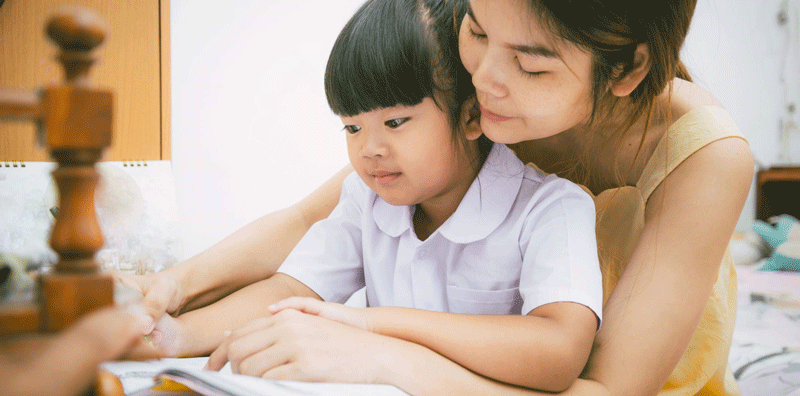 Cách cha mẹ nên bắt đầu dạy bé 5 tuổi đánh vần. (Ảnh: Sưu tầm Internet)