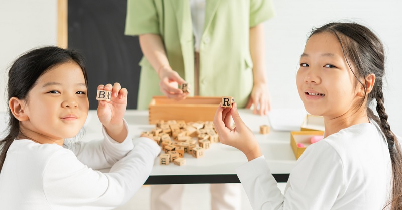 Học chữ thông qua cuộc sống và áp dụng các kiến thức đã học vào cuộc sống. (Ảnh: Sưu tầm internet)