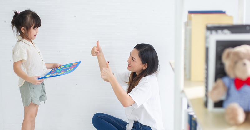 Hình thành thói quen học tập khi dạy con học tiếng Việt. (Ảnh: Sưu tầm internet)