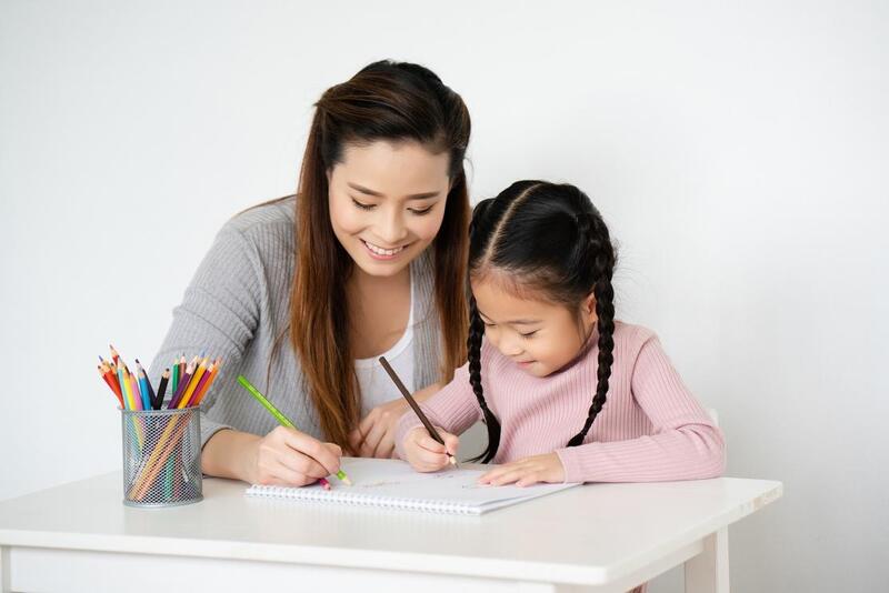 Dựa trên nhận thức của con mà ba mẹ hãy lựa chọn cách tiếp cận phù hợp. (Ảnh: Sưu tầm Internet)