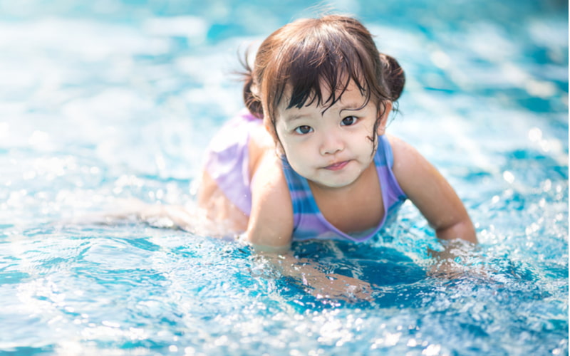 Trẻ biết bơi sẽ giảm thiểu tỷ lệ tử vong do đuối nước. (Ảnh: Shutterstock.com)