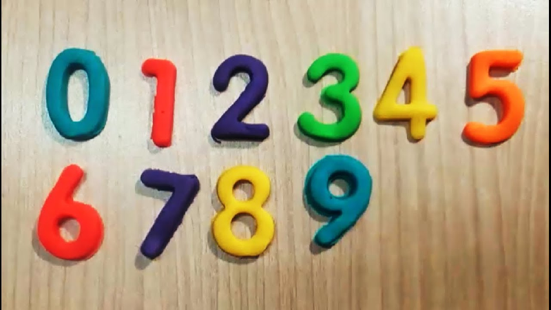 Bố mẹ nên cho con làm quen với các sách dạy số. (Ảnh: Sưu tầm internet)